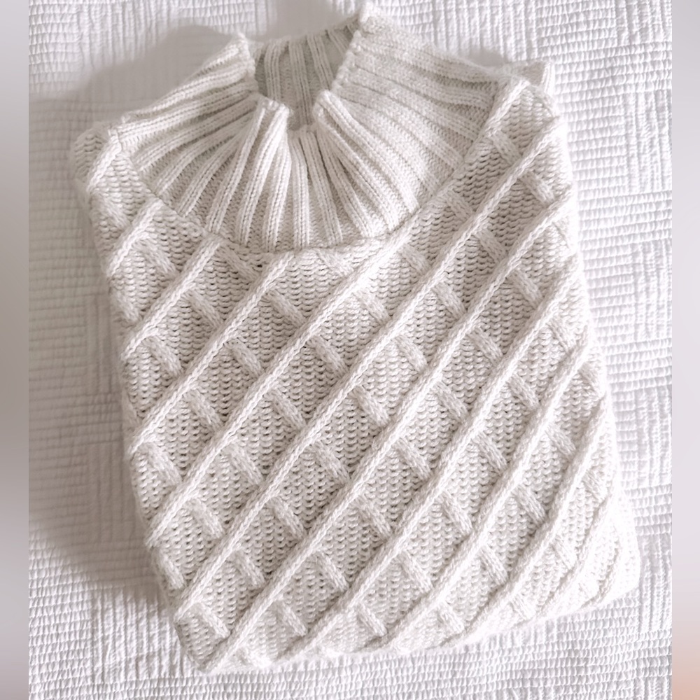 Mersea Lisbon traveler sweater OS